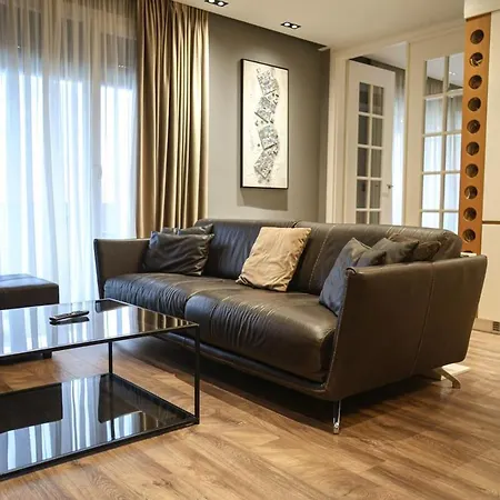Miku Apartment-luxurious 2bd Private Parking * Tirana
