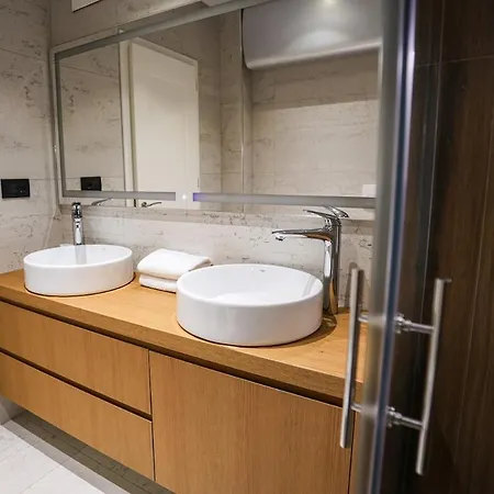 Miku Apartment-luxurious 2bd Private Parking