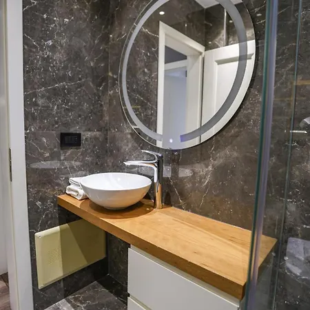 Miku Apartment-luxurious 2bd Private Parking