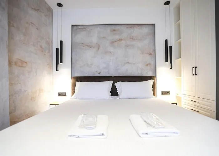 Miku Apartment-luxurious 2bd Private Parking Tirana