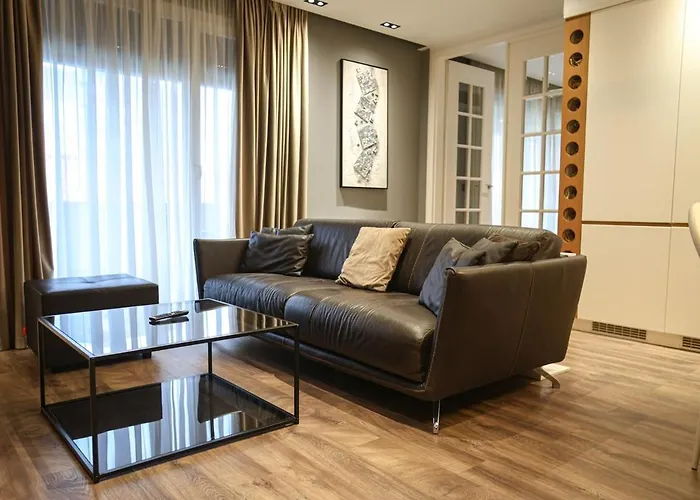 Miku Apartment-luxurious 2bd Private Parking * Tirana
