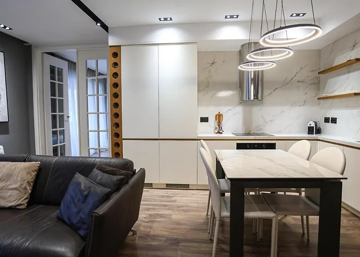 Miku Apartment-luxurious 2bd Private Parking Apartment *