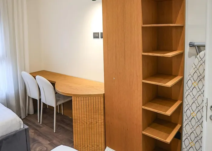 아파트 Miku Apartment-luxurious 2bd Private Parking 티라나