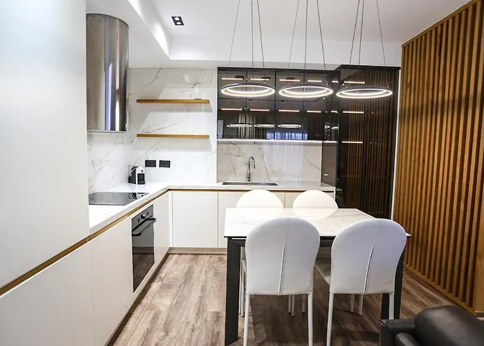 Miku Apartment-luxurious 2bd Private Parking * 티라나