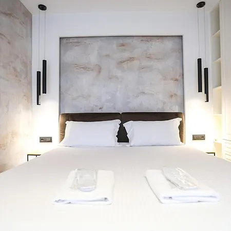 Miku Apartment-luxurious 2bd Private Parking Tirana