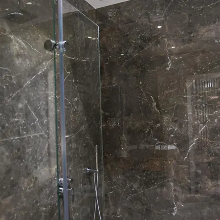 Miku Apartment-luxurious 2bd Private Parking * Tirana