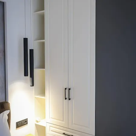 Miku Apartment-luxurious 2bd Private Parking Tirana