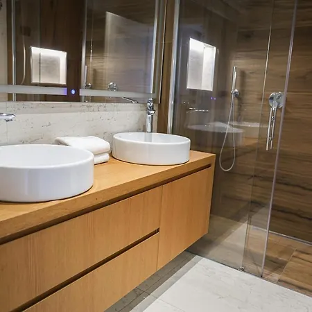 Miku Apartment-luxurious 2bd Private Parking Apartment *