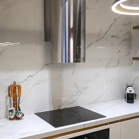 Miku Apartment-luxurious 2bd Private Parking * Tirana