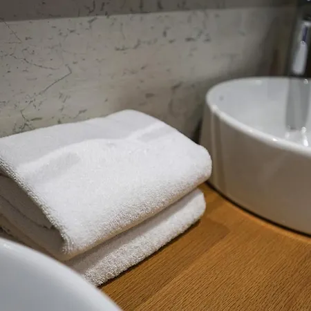 Lägenhet Miku Apartment-luxurious 2bd Private Parking *