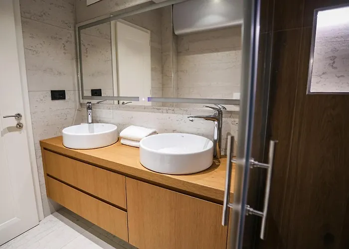 Miku Apartment-luxurious 2bd Private Parking